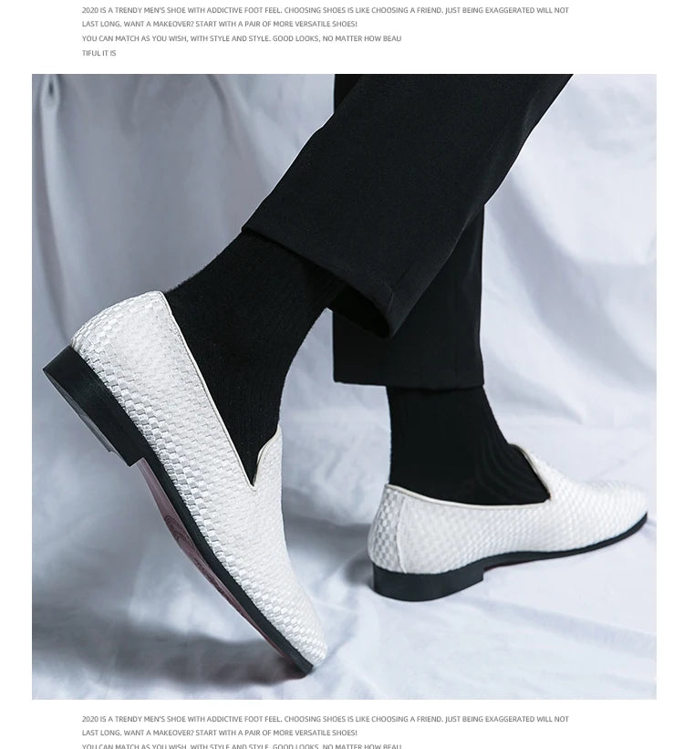2023 nuovi mocassini da uomo in velluto scarpe di marca di lusso Slip on scarpe da sposa per feste a punta mocassini da uomo di moda nero vino rosso Flats