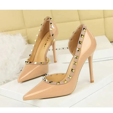 2025 Nuovo Sexy Nero Sottile Tacchi Alti 10.5 Centimetri Scarpe da Donna Testa A Punta Rivetto Pompe da Donna in Pelle Verniciata Stiletto Scarpe da Discoteca platinumshop