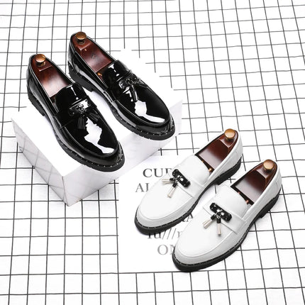 Mocassini di marca di lusso italiani Scarpe da uomo Nappa Scarpe firmate da uomo Scarpe in pelle laccata stile britannico Scarpe da sposa con fondo spesso