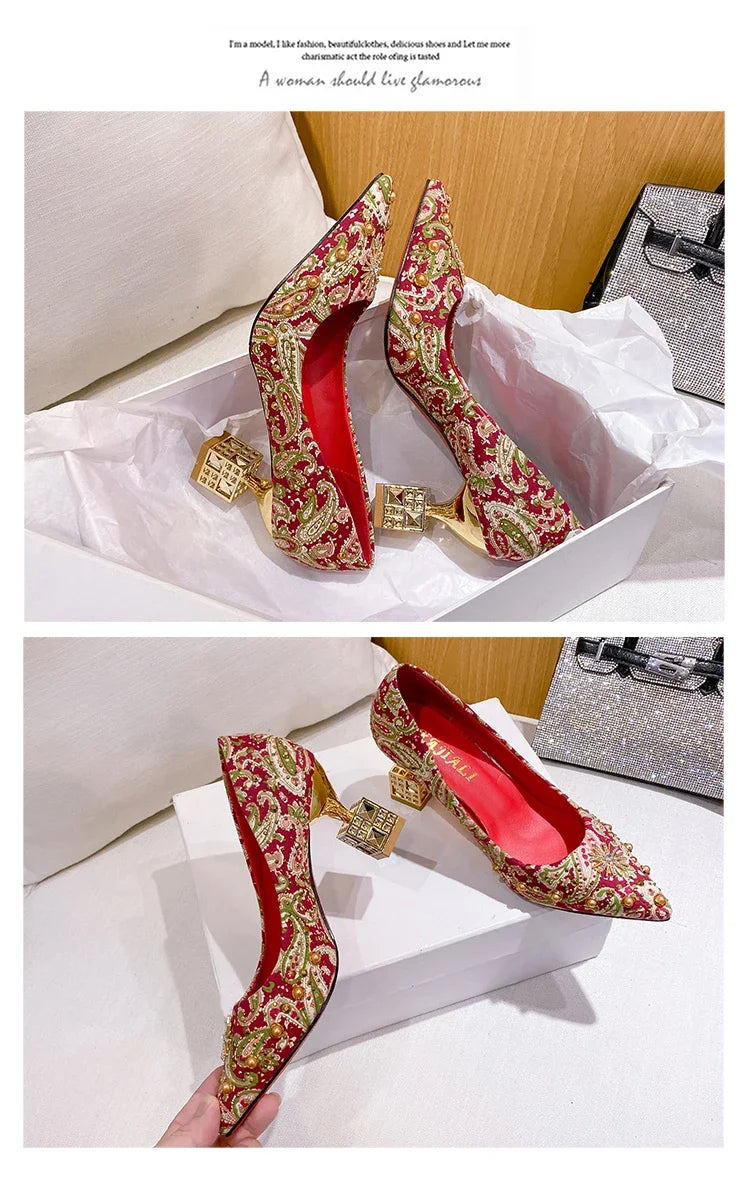 Moda di lusso Rivetto Fibbia Cintura Appartamenti Mocassino slip-on da donna Scarpe a punta Scarpe da balletto Mocassini da donna da ufficio 2025