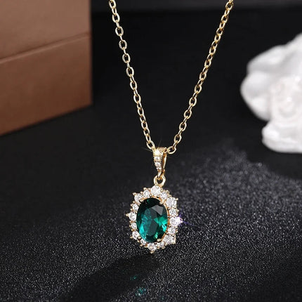 Huitan Nobile Collana con ciondolo luminoso per donna Accessori per il collo con zirconi verdi lucidi Gioielli da sposa di fidanzamento estetico PlatiNum