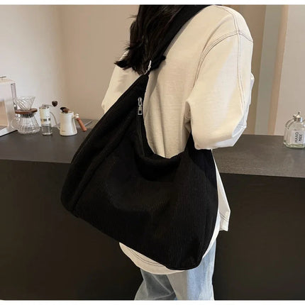 New Large Capacity Casual Crossbody Bag Simple Artistic Commuter Student Single Shoulder Bag Outdoor Leisure Women's Tote Bag PlatiNum
