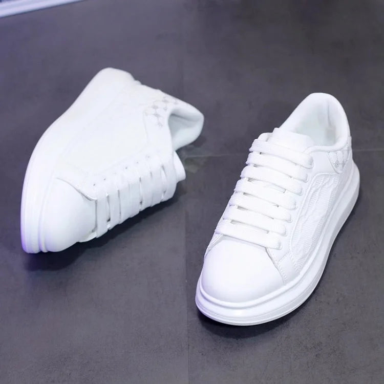 Spring Summer Men's Fashionable Lightweight Sport Shoes Thick Bottom Trendy White Sneakers Breathable Comfortable Running Shoes