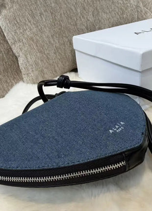 Borsa a tracolla da donna alla moda, a forma di cuore, in vera pelle, morbida e liscia, leggera, casual, per esterni, con scomparti interni.