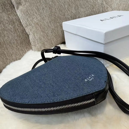 Borsa a tracolla da donna alla moda, a forma di cuore, in vera pelle, morbida e liscia, leggera, casual, per esterni, con scomparti interni.
