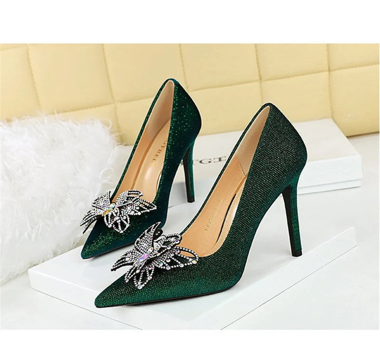 Tacchi sottili in pelle scamosciata stile europeo americano di lusso leggero ed elegante per banchetti Scarpe da donna con grandi fiocchi alla moda con tacchi altissimi