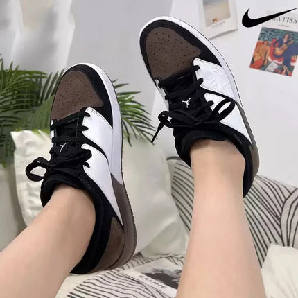 Scarpe da ginnastica da donna Nike Classic Jordan Series durevoli e versatili, nuove scarpe basse Jordan Nu Retro 1 Low Gs, stile Melard adatte per pendolarismo all'aperto e abbigliamento casual, scarpe da donna, modello di s platinumshop