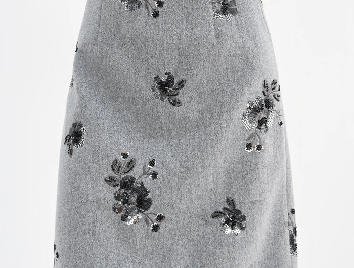 FSLE 【Premium Series】Vintage Sequin Embroidery Short Skirt with Slightly Fitted Back Winter 2025 New Arrival Grey Skirts PlatiNum