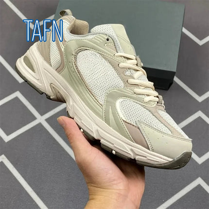 Sneakers stile papà retrò Y2K unisex, tomaia mista in rete e sintetico, suola spessa sagomata per outfit urbani e look street trendy