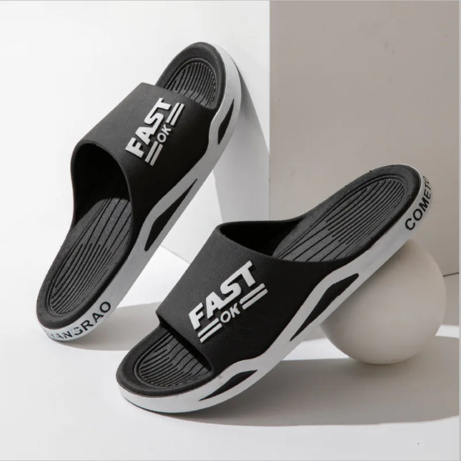 Nuove pantofole da uomo per l'abbigliamento estivo all'aperto, tendenza sportiva, bagno di casa di coppia, casa con suola morbida, pantofole fresche da uomo
