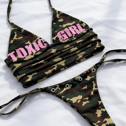 Costume da bagno bikini a triangolo con stampa mimetica da donna 2026, con laccetti laterali e dettagli Y2K, stile streetwear platinumshop