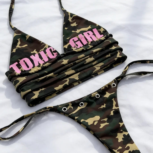 Costume da bagno bikini a triangolo con stampa mimetica da donna 2026, con laccetti laterali e dettagli Y2K, stile streetwear platinumshop