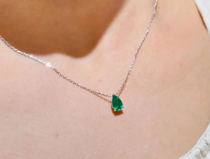 Emerald Crystal Zircon Waterdrop Charm Pendant Necklace for Women Charms Fashion Green Rhinestone Female Vintage Jewelry PlatiNum