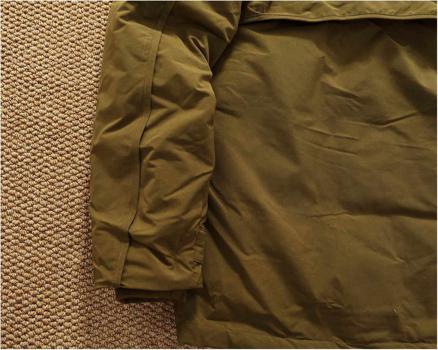 Piumino cargo imbottito in piuma d'anatra di media lunghezza retrò americano nuovo inverno con cappuccio Trench oversize spesso alla moda da uomo