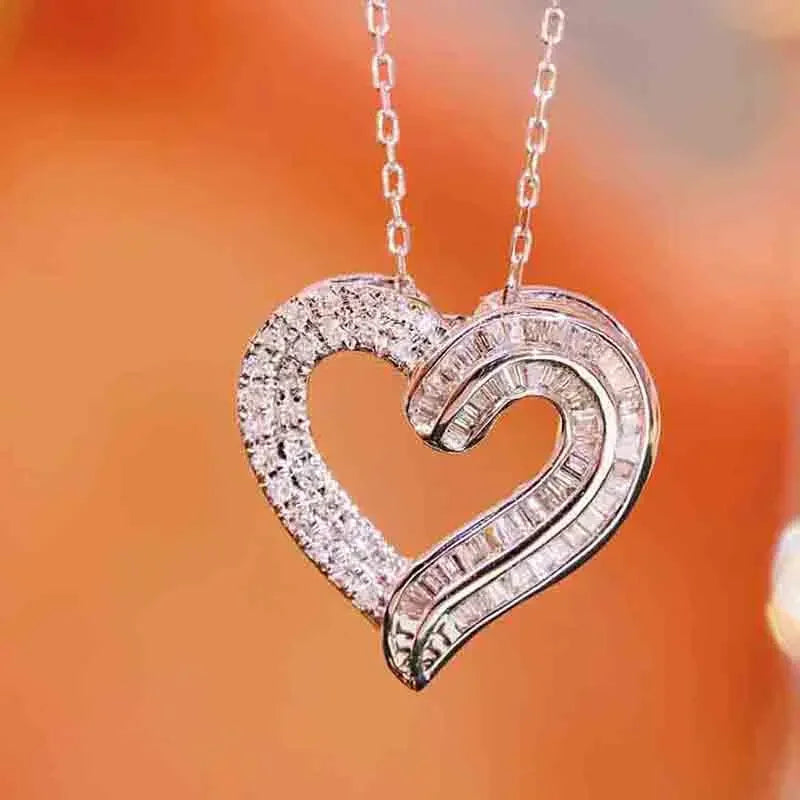CAOSHI Collana con ciondolo in zirconi cubici a forma di cuore brillante Accessori per il collo dal design unico e squisito per le feste di banchetti da donna