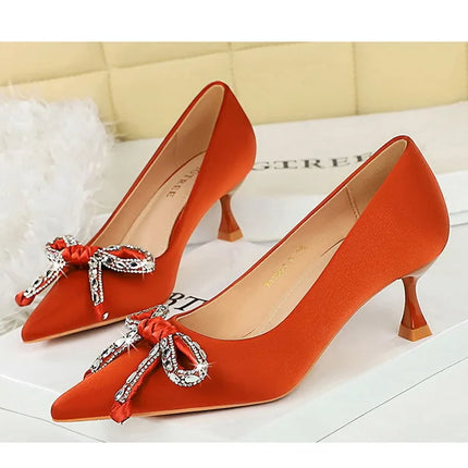 2025 nuevos tacones altos de 10 cm, zapatos de mujer con lazo de diamantes de imitación, punta puntiaguda, tacón de seda, zapatos de salón de mujer, tacón de copa de vino, zapatos de fiesta de primavera con tacón de aguja