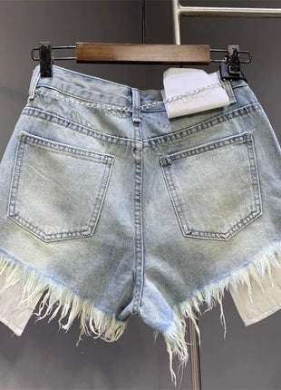 Nuovo stile di pantaloncini di jeans strappati con tasche lavate sfilacciate e piedi larghi
