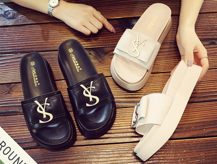 2025 Summer New Women's Fashion Letter Designer Sandals Casual Thick Bottom Round Toe Leather Beach Shoes Женские Сандалии PlatiNum