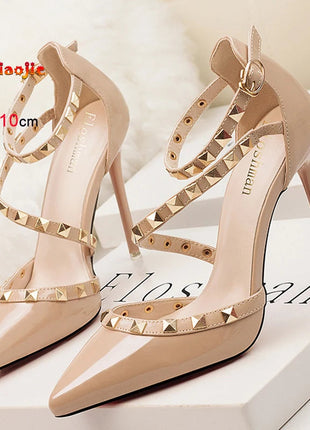 Scarpe tacco alto da donna estive in Europa e America Moda punta a punta bocca superficiale rivetto scava fuori sandali a spillo da discoteca platinumshop