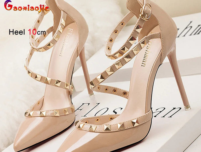 Scarpe tacco alto da donna estive in Europa e America Moda punta a punta bocca superficiale rivetto scava fuori sandali a spillo da discoteca platinumshop