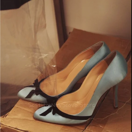 Décolleté in raso blu con punta a punta con fiocco nero Decor Tacchi a spillo Moda estiva Abito da donna Sandali classici casual Suola in gomma