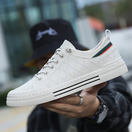 Men's lightweight skate shoes, everyday casual sneakers for men, colors: white and beige, sizes 39 to 46.
