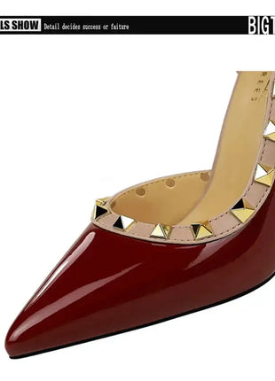 2025 Nuovo Sexy Nero Sottile Tacchi Alti 10.5 Centimetri Scarpe da Donna Testa A Punta Rivetto Pompe da Donna in Pelle Verniciata Stiletto Scarpe da Discoteca platinumshop