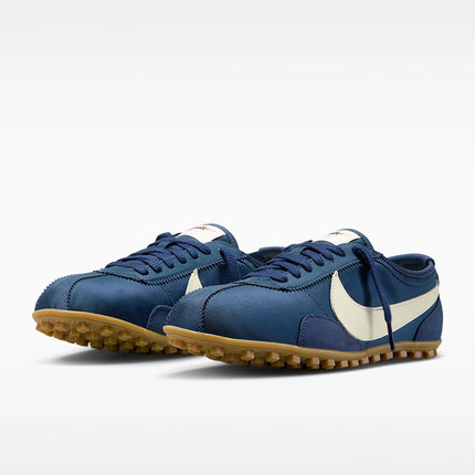Scarpe sportive basse da donna Nike originali Moon Shoe, modello IW0955-400, dal design alla moda.