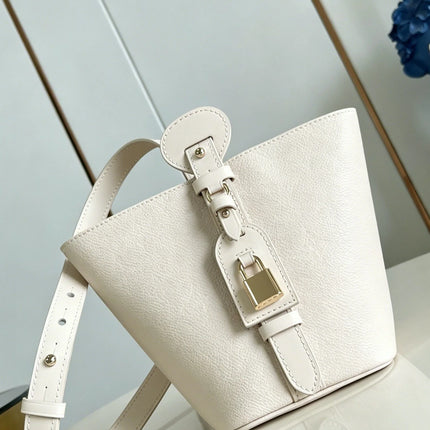 Borsa a mano da donna con cuciture precise e raffinate in ecopelle, borsa da giorno senza patta, tote a tracolla da donna, versatile e universale, accessorio per la città, lo shopping quotidiano, le passeggiate e il tempo li