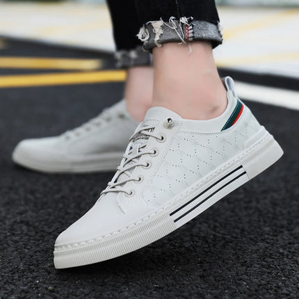 Men's lightweight skate shoes, everyday casual sneakers for men, colors: white and beige, sizes 39 to 46.