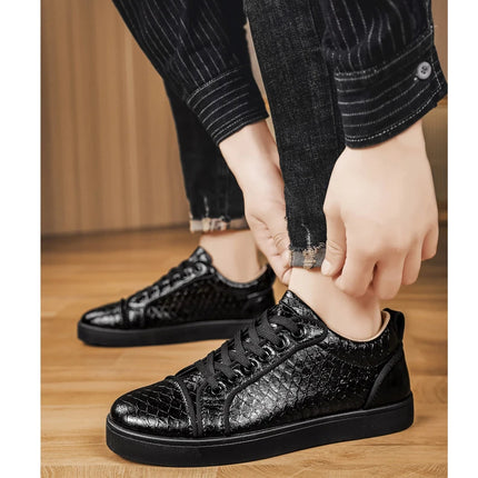 2026 Spring New Shoes for Men Leather Casual Shoes Fashion Pattern Flat Skateboard Shoes Street Cool Lace-up Sneaker