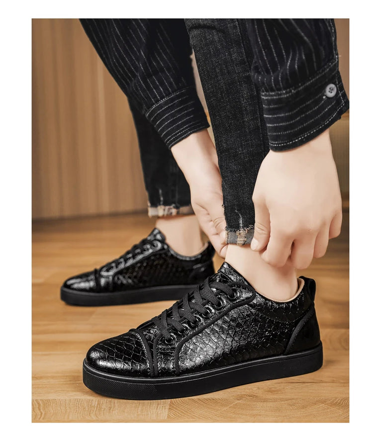2026 Spring New Shoes for Men Leather Casual Shoes Fashion Pattern Flat Skateboard Shoes Street Cool Lace-up Sneaker