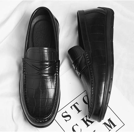 Scarpe da uomo in pelle, stile britannico casual e alla moda, un passo sui mocassini pigri