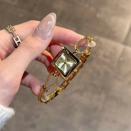 Nuovo orologio da donna in oro di lusso Orologio da polso al quarzo quadrato alla moda Orologio da donna semplice con strass squisito regalo Relogio Feminino platinumshop