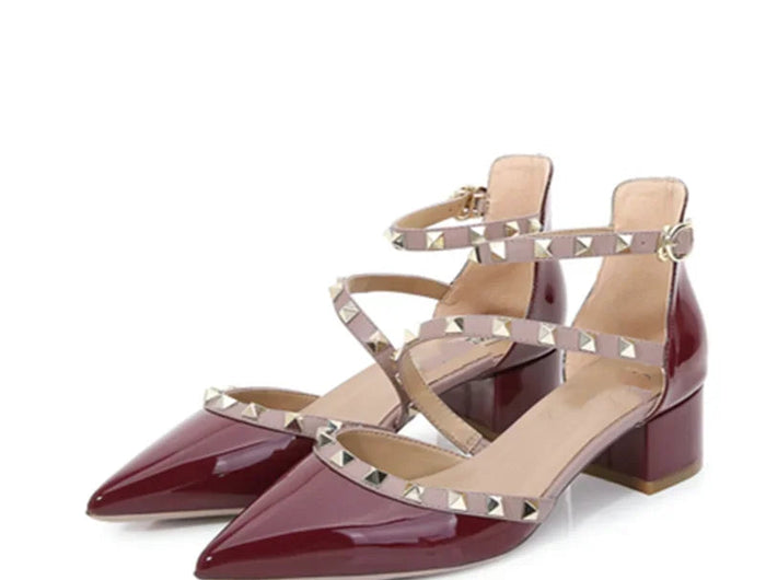 Scarpe da donna di marca famose Borchie dorate Copri tacchi Sandali da 4 cm Cinturino incrociato Décolleté in pelle a specchio Punta a punta Tacchi a spillo moda 33-42 platinumshop
