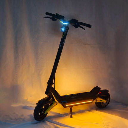 Monopattino Elettrico OOTD S10 10 Pollici con Bluetooth e APP, 1400W 48V 20AH, Velocità Massima 55 KM/H, Autonomia 70km, Monopattino Leggero con Doppia Sospensione