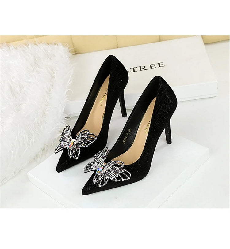 Tacchi sottili in pelle scamosciata stile europeo americano di lusso leggero ed elegante per banchetti Scarpe da donna con grandi fiocchi alla moda con tacchi altissimi