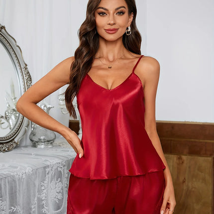 Set di indumenti da notte estivi di lusso in pizzo a V profondo senza schienale sexy Set pigiama in raso morbido per donna Comodo canottiera e pantaloncini a maniche corte