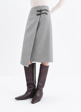 FSLE Vintage College-Inspired Asymmetrical Slit Skirt for Women Winter 2025 New Arrival Versatile Slim-Fit Design Plaid Skirts PlatiNum
