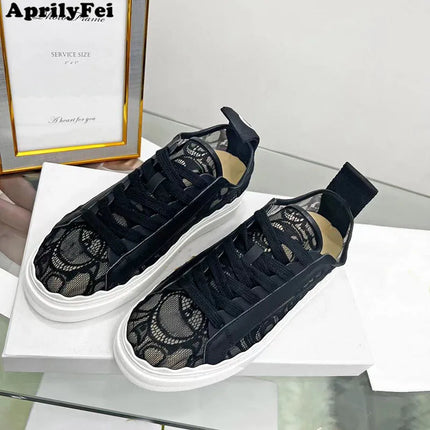 Sweet Lace Flat Platform Women Shoes Round Toe Lace Up Breathable Casual Tennis Shoe Thick Sole Outdoor White Black Sneakers