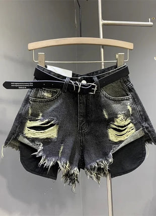 Nuovo stile di pantaloncini di jeans strappati con tasche lavate sfilacciate e piedi larghi