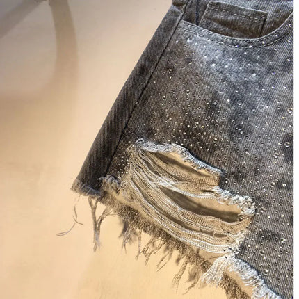2025 Abiti estivi, Nuovi pantaloncini di jeans con bordo ruvido indossato a vita alta con perforazione a caldo per l'industria pesante, pantaloni caldi da donna
