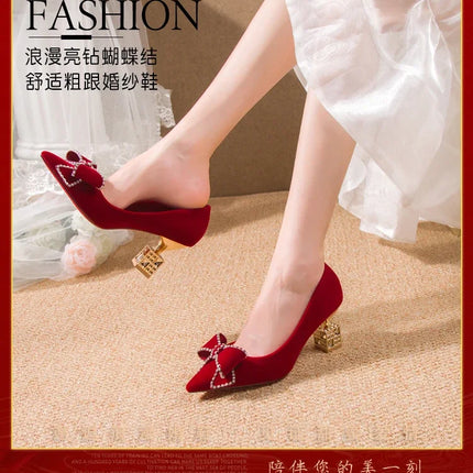 Moda di lusso Rivetto Fibbia Cintura Appartamenti Mocassino slip-on da donna Scarpe a punta Scarpe da balletto Mocassini da donna da ufficio 2025