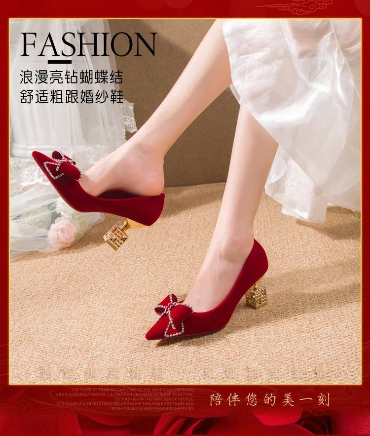 Moda di lusso Rivetto Fibbia Cintura Appartamenti Mocassino slip-on da donna Scarpe a punta Scarpe da balletto Mocassini da donna da ufficio 2025