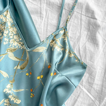 Comodo accappatoio estivo con stampa ciliegia irregolare e pantaloncini allacciati, pigiama da donna sexy in quattro pezzi
