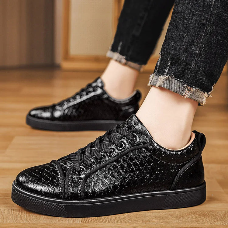 2026 Spring New Shoes for Men Leather Casual Shoes Fashion Pattern Flat Skateboard Shoes Street Cool Lace-up Sneaker