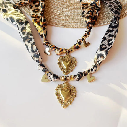 Collana bandana morbida con ciondolo a forma di fiore a forma di cuore placcato in oro per gioielli impilabili da donna e ragazza PlatiNum