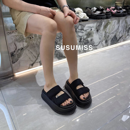 Matsuke Sandales à semelle épaisse pour femmes, style 2026, sandales de plage polyvalentes à semelle souple et velcro, à porter avec une jupe.