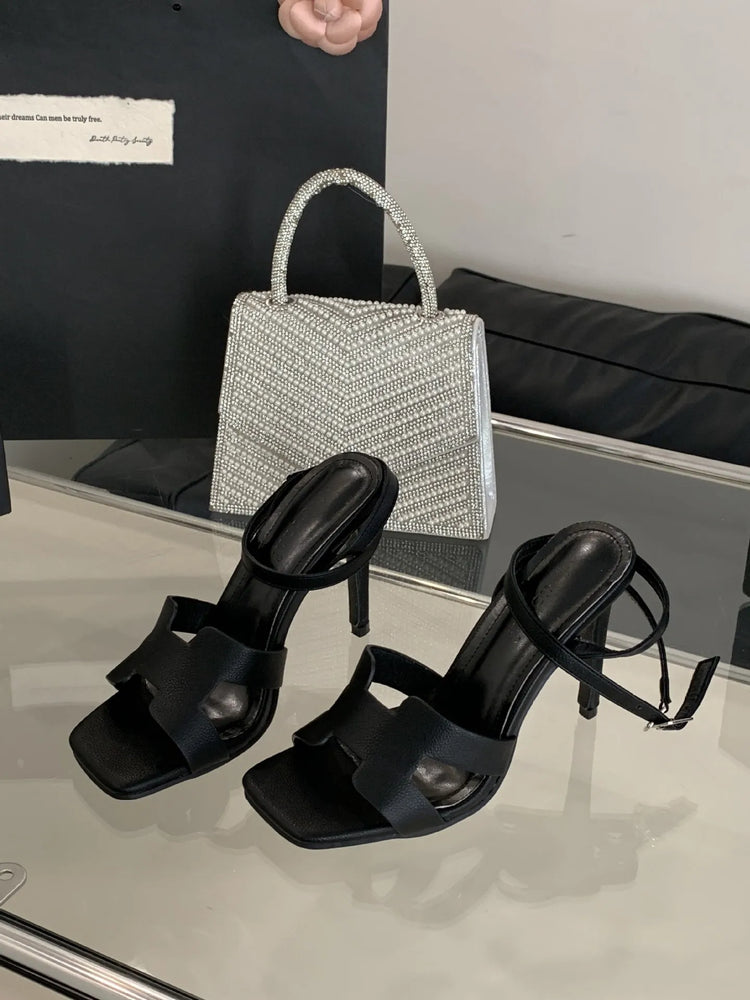 Alionly 2026 Nuova Moda Estiva Sandali Open Toe Donne Fibbia In Metallo Banda Stretta Sottile Tacco Basso Gladiatore Scarpe Da Festa
