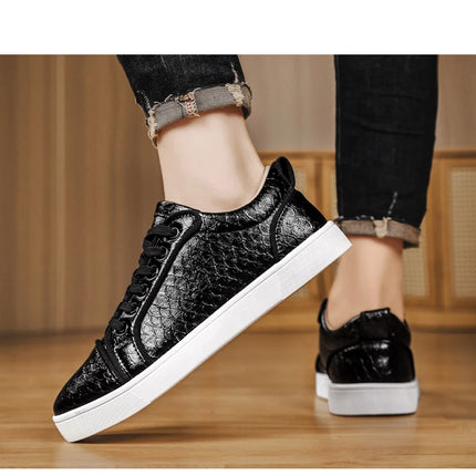 2026 Spring New Shoes for Men Leather Casual Shoes Fashion Pattern Flat Skateboard Shoes Street Cool Lace-up Sneaker